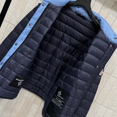 MO家 26早秋新款 立领轻薄短款羽绒服 采用白鹅绒面料 利落短款剪裁 上身轻巧不臃肿 按扣开合穿脱便捷 大贴袋口袋实用 MO家 26早秋新款 立领轻薄短款羽绒服 采用白鹅绒面料 利落短款剪裁 上身轻巧不臃肿 按扣开合穿脱便捷 大贴袋口袋实用