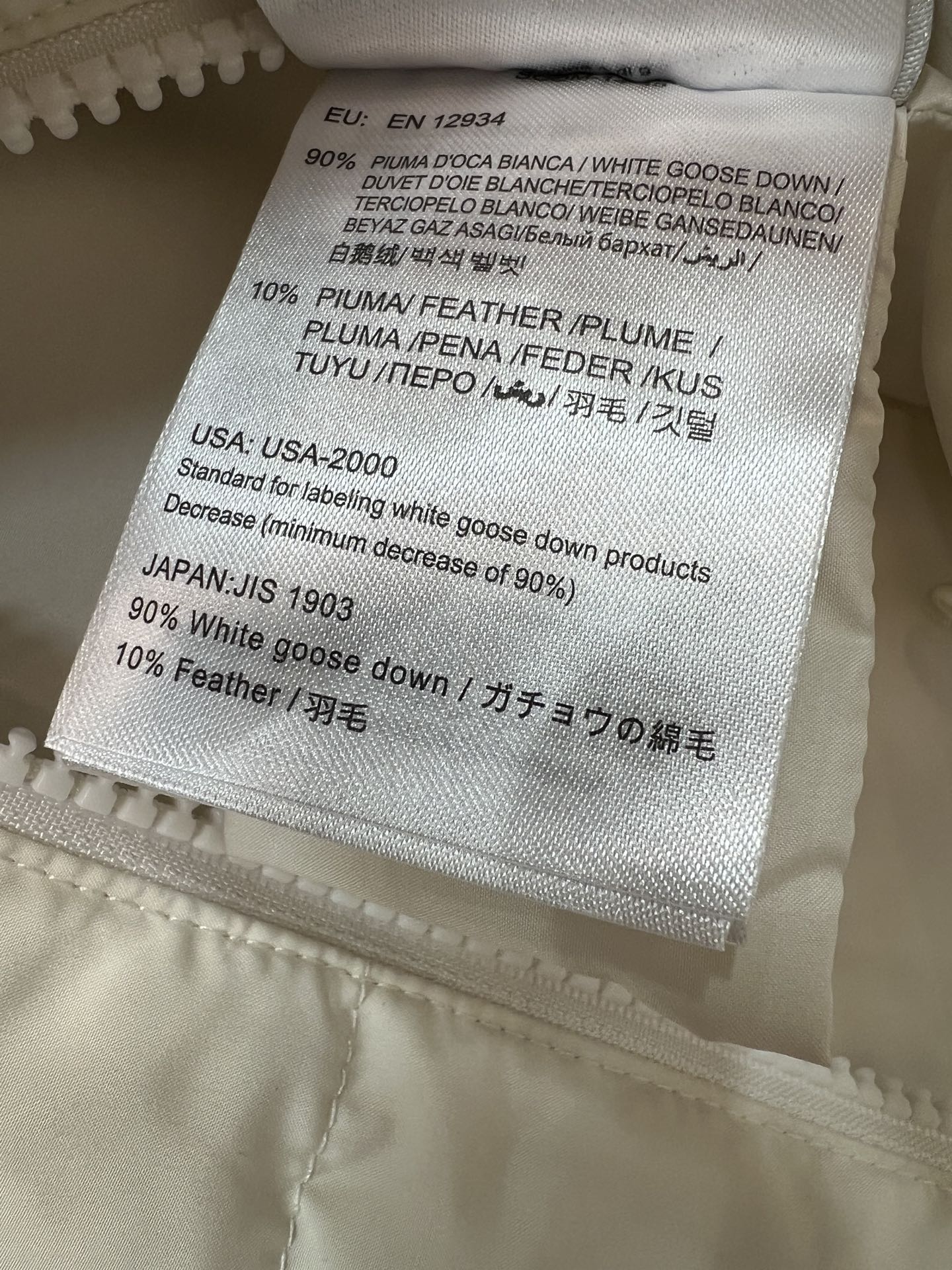 MO家 26秋冬新款 立领羽绒外套 外层防风结实耐造 拉链开合便捷 松紧袖口锁住温度 可拆式羽绒马甲两件结构 一衣多穿 