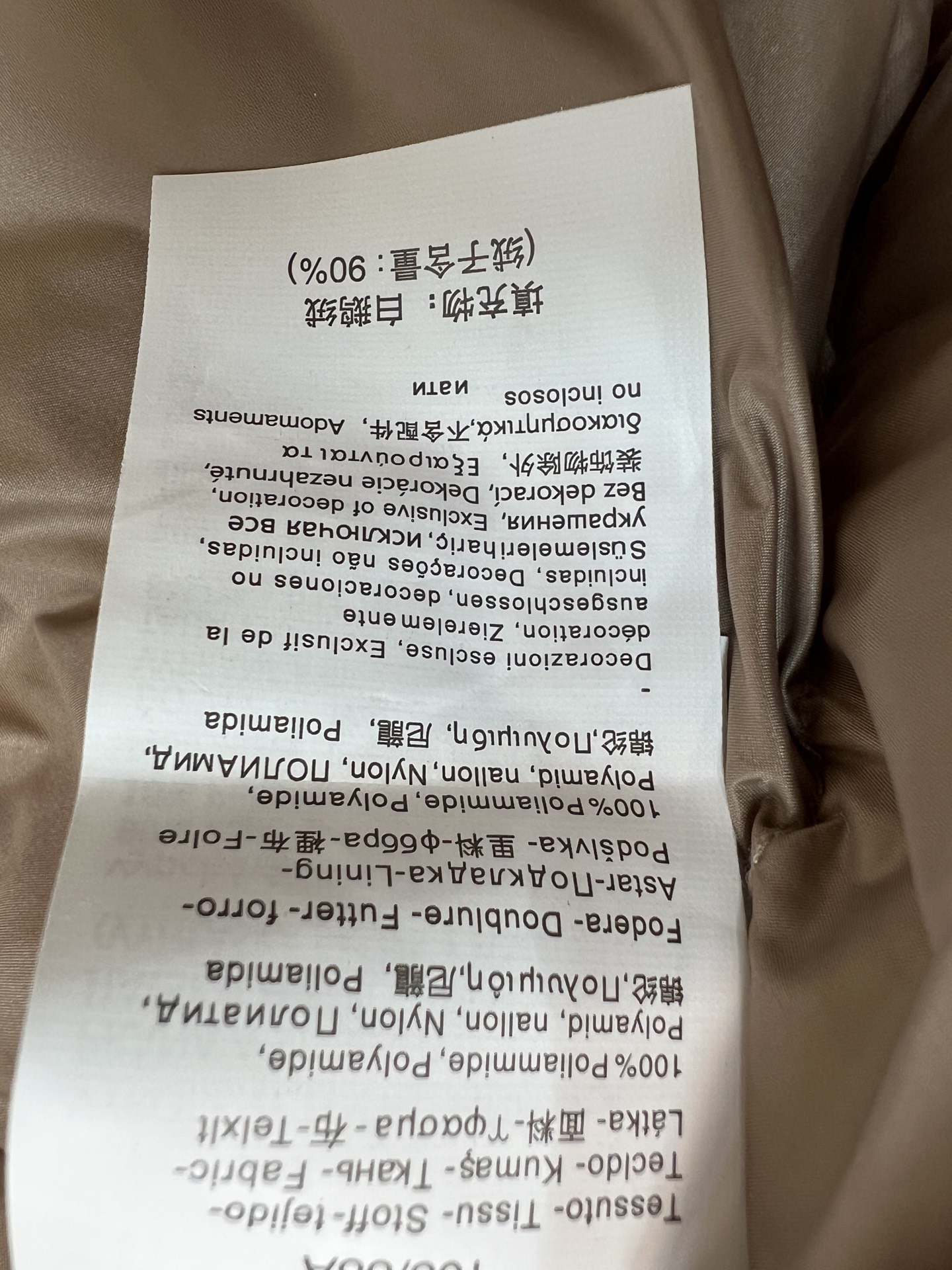 M家 26秋冬新款 立领短款蓬松羽绒服 简约高领可以护住脖颈抵御寒风 方格充绒饱满蓬松 锁绒工艺不易跑棉 顺滑光亮面料耐