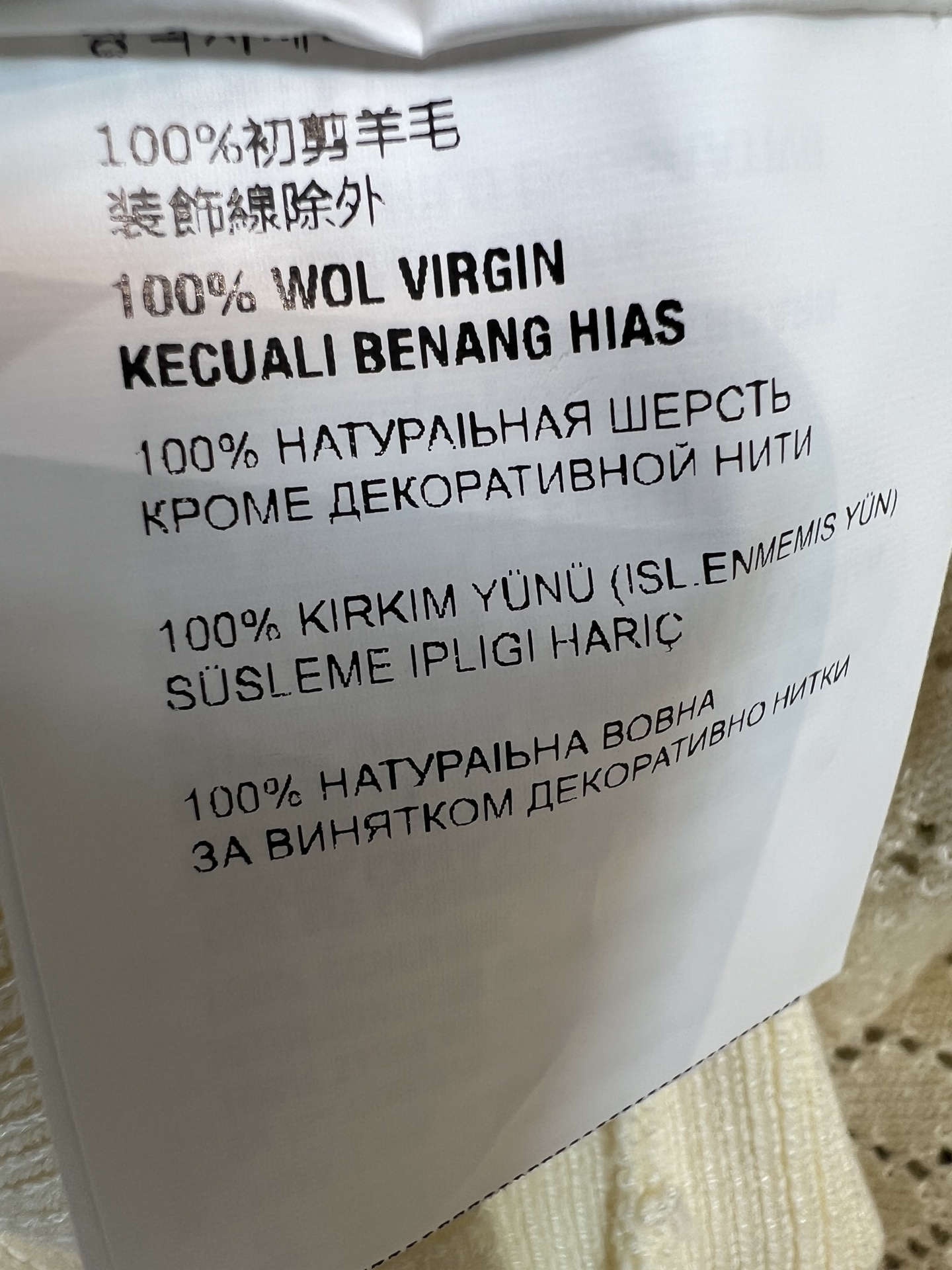 MIU家 26早秋新款 镂空圆领上衣 采用羊毛针织面料 精致菱形镂空织纹通透透气 胸口logo刺绣 低调富有辨识度 罗纹 MIU家 26早秋新款 镂空圆领上衣 采用羊毛针织面料 精致菱形镂空织纹通透透气 胸口logo刺绣 低调富有辨识度 罗纹
