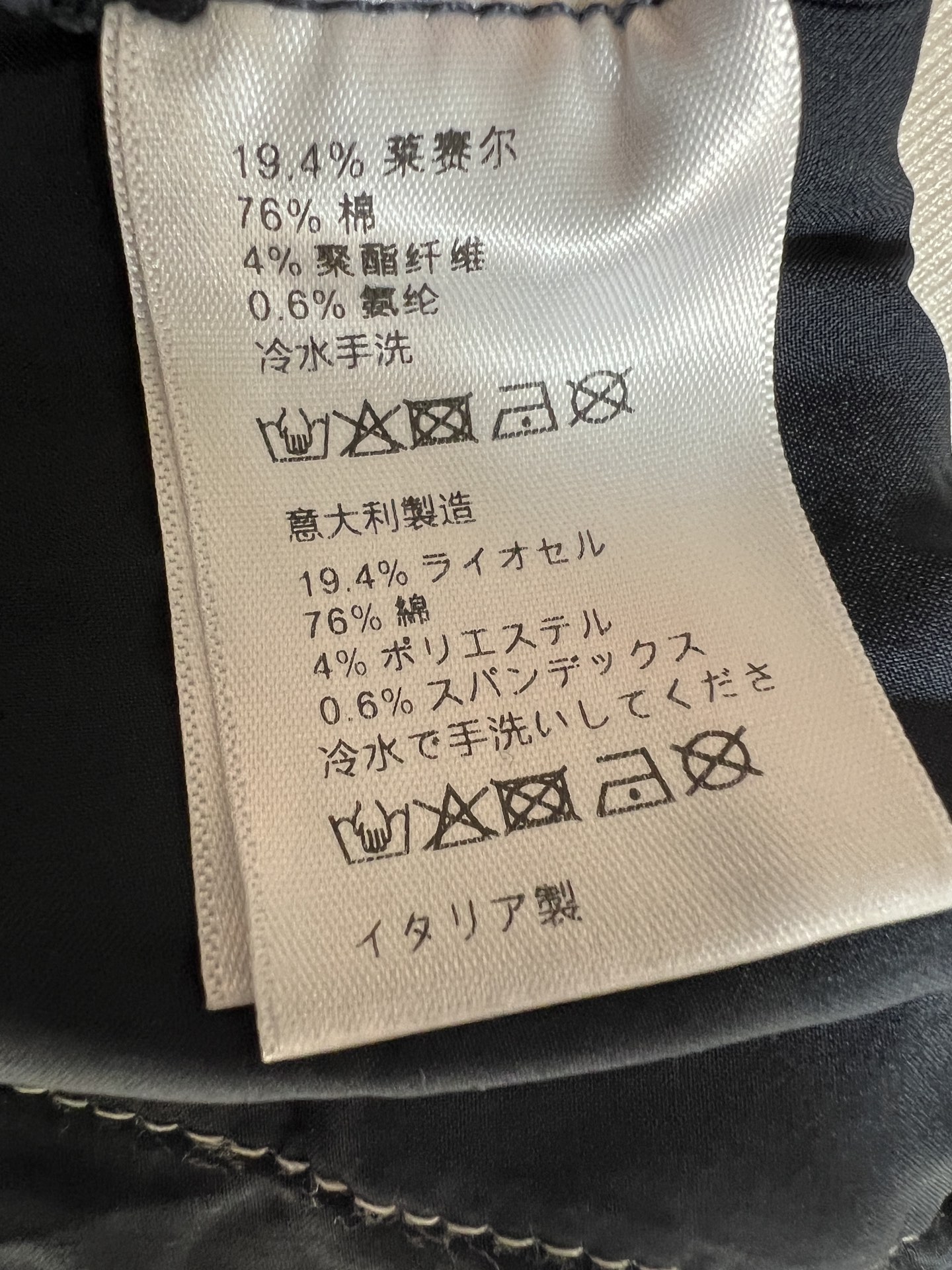 MIU家 26早秋新款 撞腰头抽绳牛仔裤 复古深蓝水洗牛仔棉面料 手感厚实 撞色白色针织腰头搭配可调节抽绳 松紧随心适配