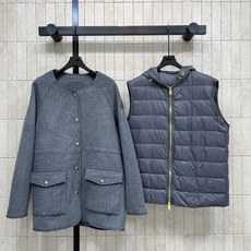 MO家 26秋冬新款 两件连帽羊毛外套 内层抽绳连帽羽绒马甲两件层次感 外层是细腻厚实的绒毛面料柔软保暖 可单穿可叠穿 MO家 26秋冬新款 两件连帽羊毛外套 内层抽绳连帽羽绒马甲两件层次感 外层是细腻厚实的绒毛面料柔软保暖 可单穿可叠穿