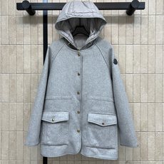 MO家 26秋冬新款 两件连帽羊毛外套 内层抽绳连帽羽绒马甲两件层次感 外层是细腻厚实的绒毛面料柔软保暖 可单穿可叠穿 MO家 26秋冬新款 两件连帽羊毛外套 内层抽绳连帽羽绒马甲两件层次感 外层是细腻厚实的绒毛面料柔软保暖 可单穿可叠穿