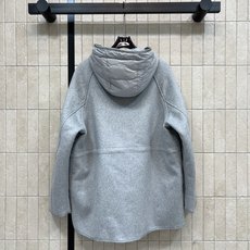 MO家 26秋冬新款 两件连帽羊毛外套 内层抽绳连帽羽绒马甲两件层次感 外层是细腻厚实的绒毛面料柔软保暖 可单穿可叠穿 MO家 26秋冬新款 两件连帽羊毛外套 内层抽绳连帽羽绒马甲两件层次感 外层是细腻厚实的绒毛面料柔软保暖 可单穿可叠穿