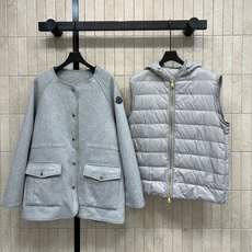 MO家 26秋冬新款 两件连帽羊毛外套 内层抽绳连帽羽绒马甲两件层次感 外层是细腻厚实的绒毛面料柔软保暖 可单穿可叠穿 MO家 26秋冬新款 两件连帽羊毛外套 内层抽绳连帽羽绒马甲两件层次感 外层是细腻厚实的绒毛面料柔软保暖 可单穿可叠穿