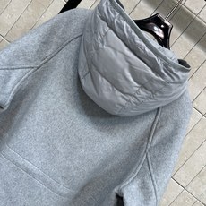 MO家 26秋冬新款 两件连帽羊毛外套 内层抽绳连帽羽绒马甲两件层次感 外层是细腻厚实的绒毛面料柔软保暖 可单穿可叠穿 MO家 26秋冬新款 两件连帽羊毛外套 内层抽绳连帽羽绒马甲两件层次感 外层是细腻厚实的绒毛面料柔软保暖 可单穿可叠穿