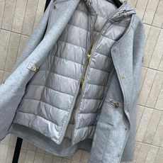 MO家 26秋冬新款 两件连帽羊毛外套 内层抽绳连帽羽绒马甲两件层次感 外层是细腻厚实的绒毛面料柔软保暖 可单穿可叠穿 MO家 26秋冬新款 两件连帽羊毛外套 内层抽绳连帽羽绒马甲两件层次感 外层是细腻厚实的绒毛面料柔软保暖 可单穿可叠穿