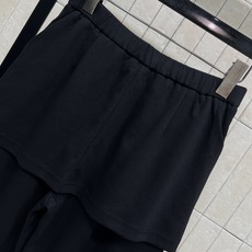 L家 26早秋新款 假两件微喇长裤 别致翻折腰头搭配三颗精致金色装饰扣 自带层次感 巧妙遮住小腹赘肉 侧边实用插袋美观 L家 26早秋新款 假两件微喇长裤 别致翻折腰头搭配三颗精致金色装饰扣 自带层次感 巧妙遮住小腹赘肉 侧边实用插袋美观