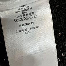 D家 26早秋新款 小香风短袖上衣 精致圆领搭配单颗珍珠扣 小巧门襟增添氛围感 整件衣身缀满细碎闪片 暗光之下自带细碎光 D家 26早秋新款 小香风短袖上衣 精致圆领搭配单颗珍珠扣 小巧门襟增添氛围感 整件衣身缀满细碎闪片 暗光之下自带细碎光