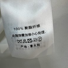 D家 26早秋新款 翻领长袖衬衫 利落翻领版型 单排纽扣简约大气 胸前贴袋搭配精致logo徽章刺绣 细节感满满 挺括顺滑 D家 26早秋新款 翻领长袖衬衫 利落翻领版型 单排纽扣简约大气 胸前贴袋搭配精致logo徽章刺绣 细节感满满 挺括顺滑