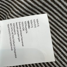MIU家 26早秋新款 Polo领条纹针织上衣 采用羊毛针织面料 软糯亲肤 弹力合身 翻领做撞色设计 半开襟纽扣增添细节 MIU家 26早秋新款 Polo领条纹针织上衣 采用羊毛针织面料 软糯亲肤 弹力合身 翻领做撞色设计 半开襟纽扣增添细节