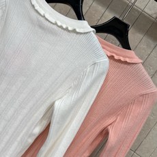 MIU家 26早秋新款 木耳边针织上衣 采用羊毛针织裙面料 弹力十足 下摆与袖口都点缀精致木耳边 细腻竖坑条肌理自带显瘦 MIU家 26早秋新款 木耳边针织上衣 采用羊毛针织裙面料 弹力十足 下摆与袖口都点缀精致木耳边 细腻竖坑条肌理自带显瘦