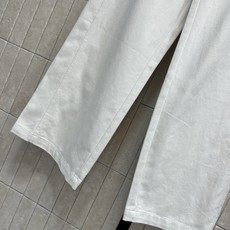 MIU家 26早秋新款 高腰牛仔长裤 牛仔棉裤厚实挺括不易软塌 经典高腰版型 轻松抬高腰线拉长腿部比例 口袋别致明线走线 MIU家 26早秋新款 高腰牛仔长裤 牛仔棉裤厚实挺括不易软塌 经典高腰版型 轻松抬高腰线拉长腿部比例 口袋别致明线走线
