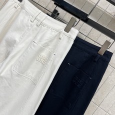 MIU家 26早秋新款 高腰牛仔长裤 牛仔棉裤厚实挺括不易软塌 经典高腰版型 轻松抬高腰线拉长腿部比例 口袋别致明线走线 MIU家 26早秋新款 高腰牛仔长裤 牛仔棉裤厚实挺括不易软塌 经典高腰版型 轻松抬高腰线拉长腿部比例 口袋别致明线走线
