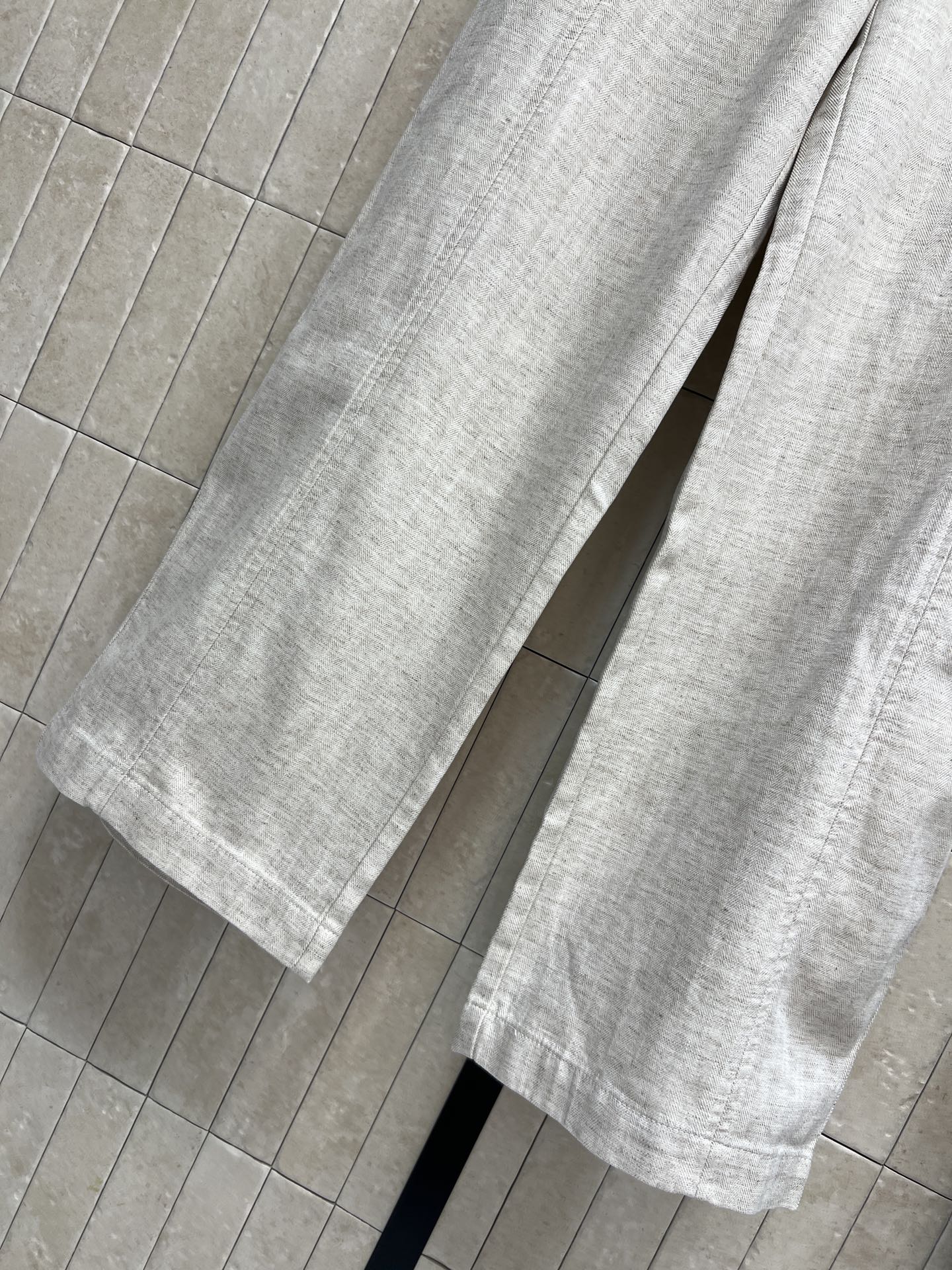C家 26早秋新款 亚麻高腰阔腿长裤 精致金色纽扣点缀腰头 提升整体质感 前侧立体中缝线设计 高腰阔腿剪裁 有效修饰腿型