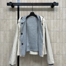 MIU家 26早秋新款 连帽短款风衣外套 天丝棉质混纺面料 打造两件叠穿的层次感效果 也可以分开穿 内里是灰色连帽 撞色 MIU家 26早秋新款 连帽短款风衣外套 天丝棉质混纺面料 打造两件叠穿的层次感效果 也可以分开穿 内里是灰色连帽 撞色