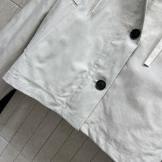 MIU家 26早秋新款 连帽短款风衣外套 天丝棉质混纺面料 打造两件叠穿的层次感效果 也可以分开穿 内里是灰色连帽 撞色 MIU家 26早秋新款 连帽短款风衣外套 天丝棉质混纺面料 打造两件叠穿的层次感效果 也可以分开穿 内里是灰色连帽 撞色