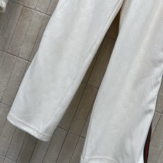 G家 26早秋新款 GG提花套装 立领上衣+高腰长裤 棉质混纺面料 软糯垂顺上身舒适 衣身满印暗纹提花 半开拉链立领上衣 G家 26早秋新款 GG提花套装 立领上衣+高腰长裤 棉质混纺面料 软糯垂顺上身舒适 衣身满印暗纹提花 半开拉链立领上衣