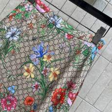 G家 26早秋新款 花卉印花套装 长袖衬衫+高腰半裙 经典老花底纹搭配缤纷多彩花卉印花 单排扣开襟温柔精致 垂顺宽松版 G家 26早秋新款 花卉印花套装 长袖衬衫+高腰半裙 经典老花底纹搭配缤纷多彩花卉印花 单排扣开襟温柔精致 垂顺宽松版