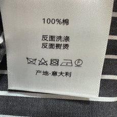 D家 26早秋新款 条纹长袖衬衫上衣 轻薄透气棉质面料 上身舒适 竖条纹简约小立领搭配全拉链开合 穿脱方便 胸口精致小l D家 26早秋新款 条纹长袖衬衫上衣 轻薄透气棉质面料 上身舒适 竖条纹简约小立领搭配全拉链开合 穿脱方便 胸口精致小l