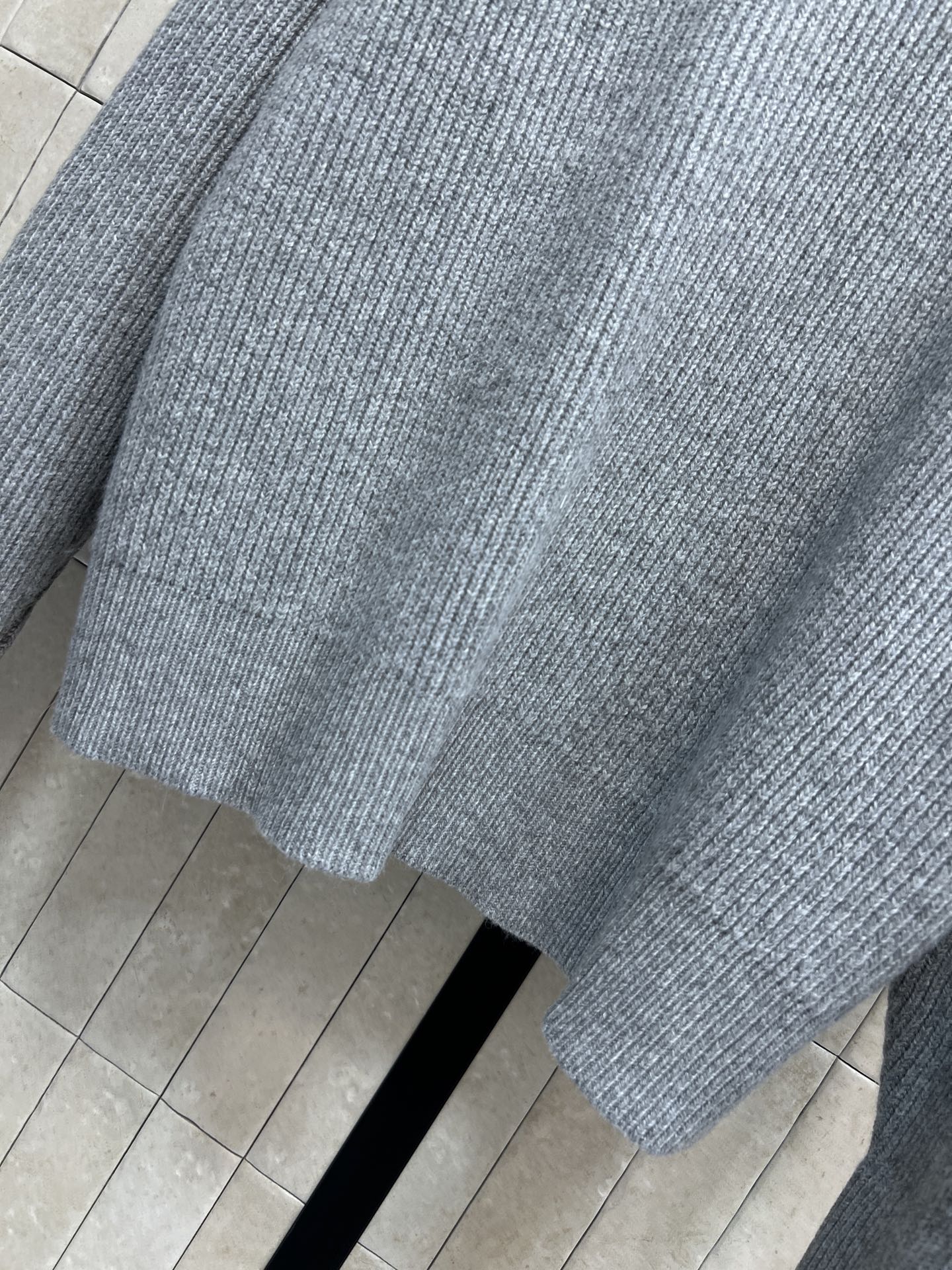 D家 26早秋新款 圆领针织长袖上衣 采用羊毛针织面料 简约圆领版型 胸前精致logo刺绣 低调有辨识度 坑条竖纹针织肌