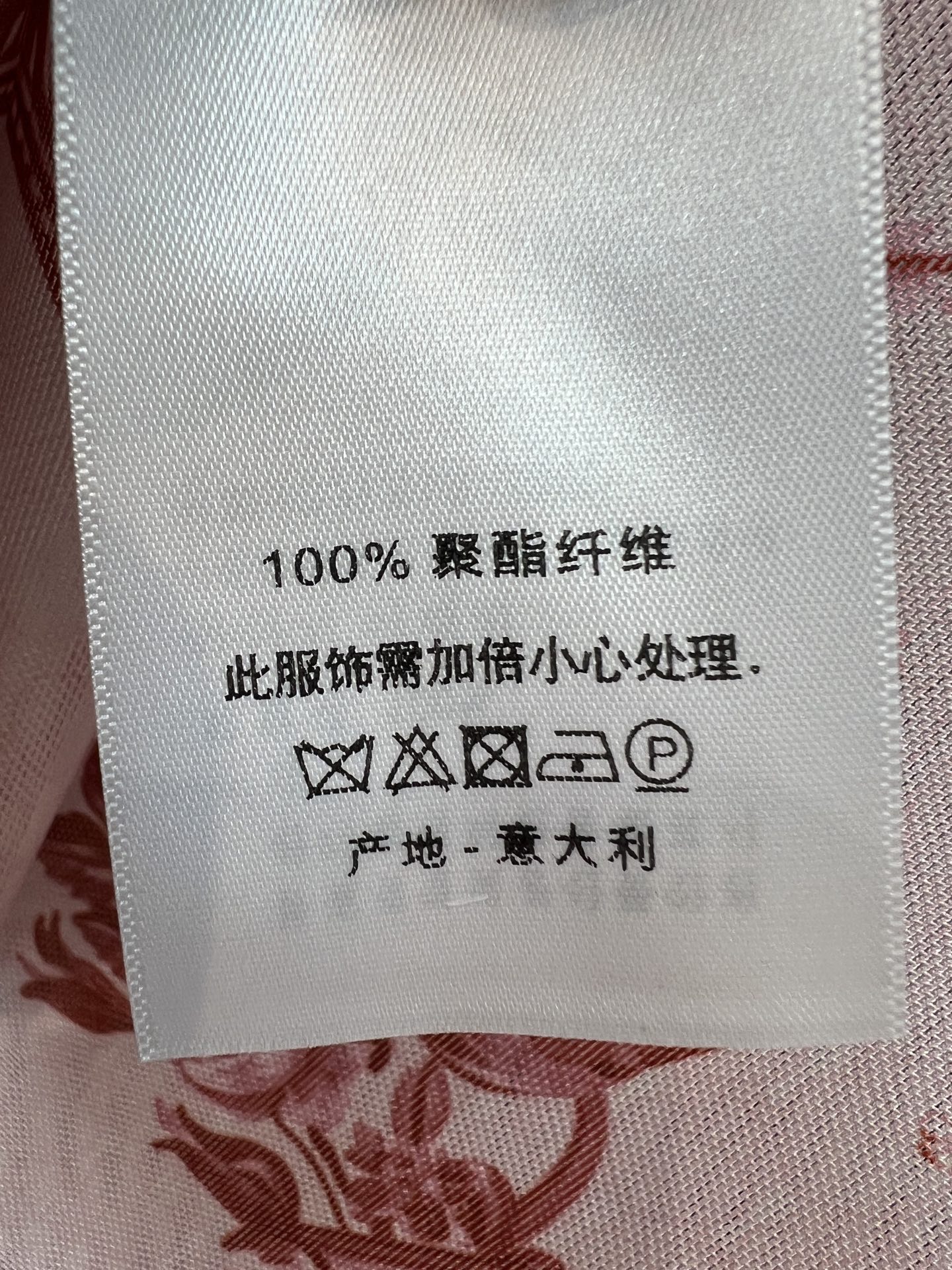 D家 26早秋新款 印花长袖上衣 面料轻薄通 自带微透朦胧质感透气顺滑 简约圆领版型整件布满精致复古印花 氛围感拉满 宽