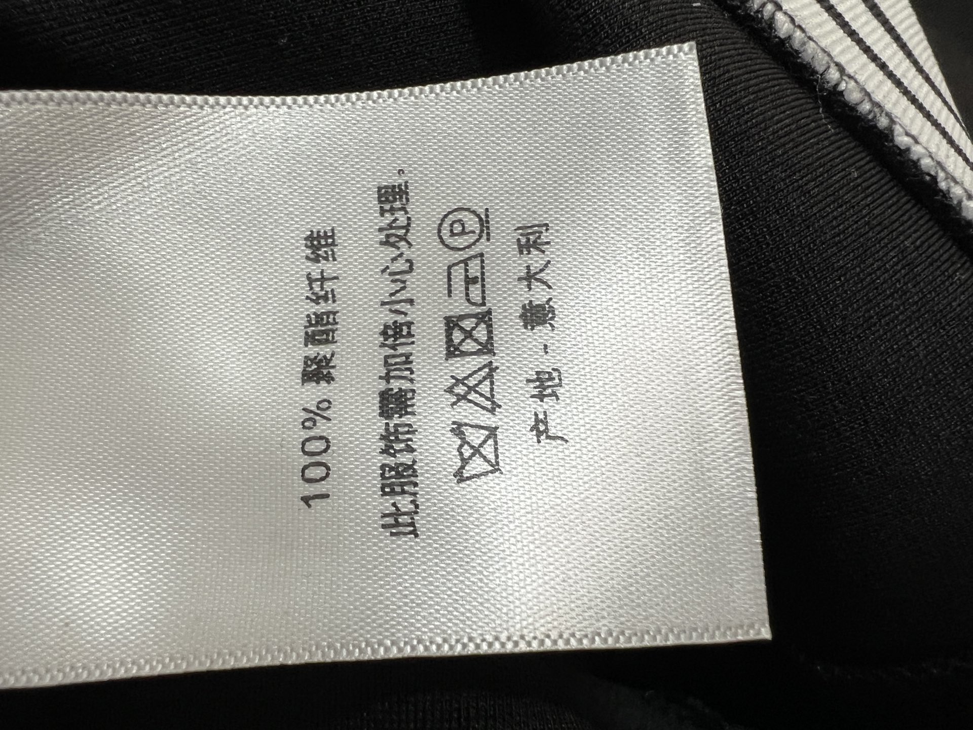 D家 26早秋新款 撞色腰头小脚裤 顺滑高弹面料亲肤透气 垂坠不易起皱 撞色双白条纹高腰腰头视觉拉高腰线 精致logo刺