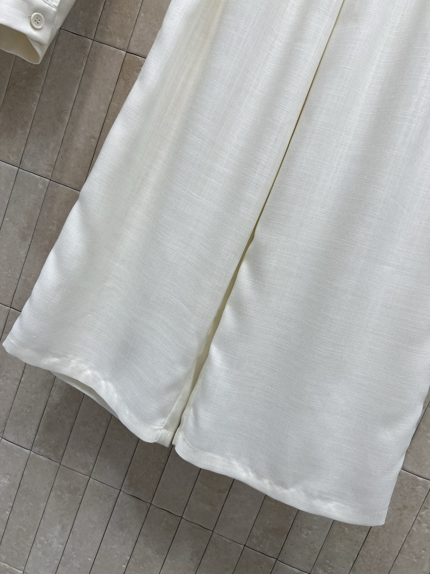 PD家 26早秋新款 立领休闲套装 立领外套+松紧腰长裤 肌理感透气面料上身清爽垂顺 下摆松紧收腰显比例 侧边口袋实用美