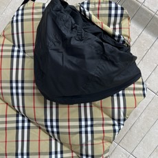 BUR家 26秋冬新款 连帽格纹羽绒马甲 经典复古格纹面料防风耐磨 黑色连帽抽绳实用性强 饱满方格充绒 锁温保暖不臃肿 BUR家 26秋冬新款 连帽格纹羽绒马甲 经典复古格纹面料防风耐磨 黑色连帽抽绳实用性强 饱满方格充绒 锁温保暖不臃肿