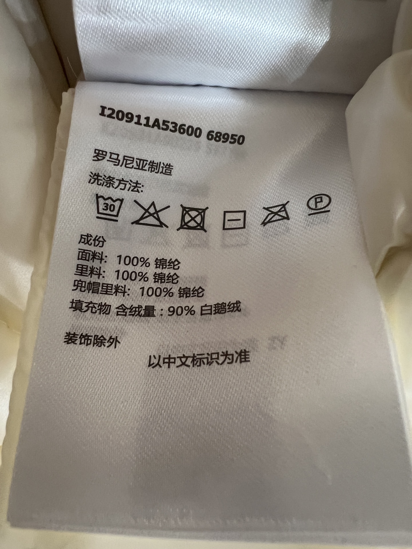 MO家 26秋冬新款 连帽轻薄短款羽绒服 顺滑轻量防风面料 横条绗缝羽绒不易跑绒 简约连帽设计挡风保暖 双头拉链穿脱方便
