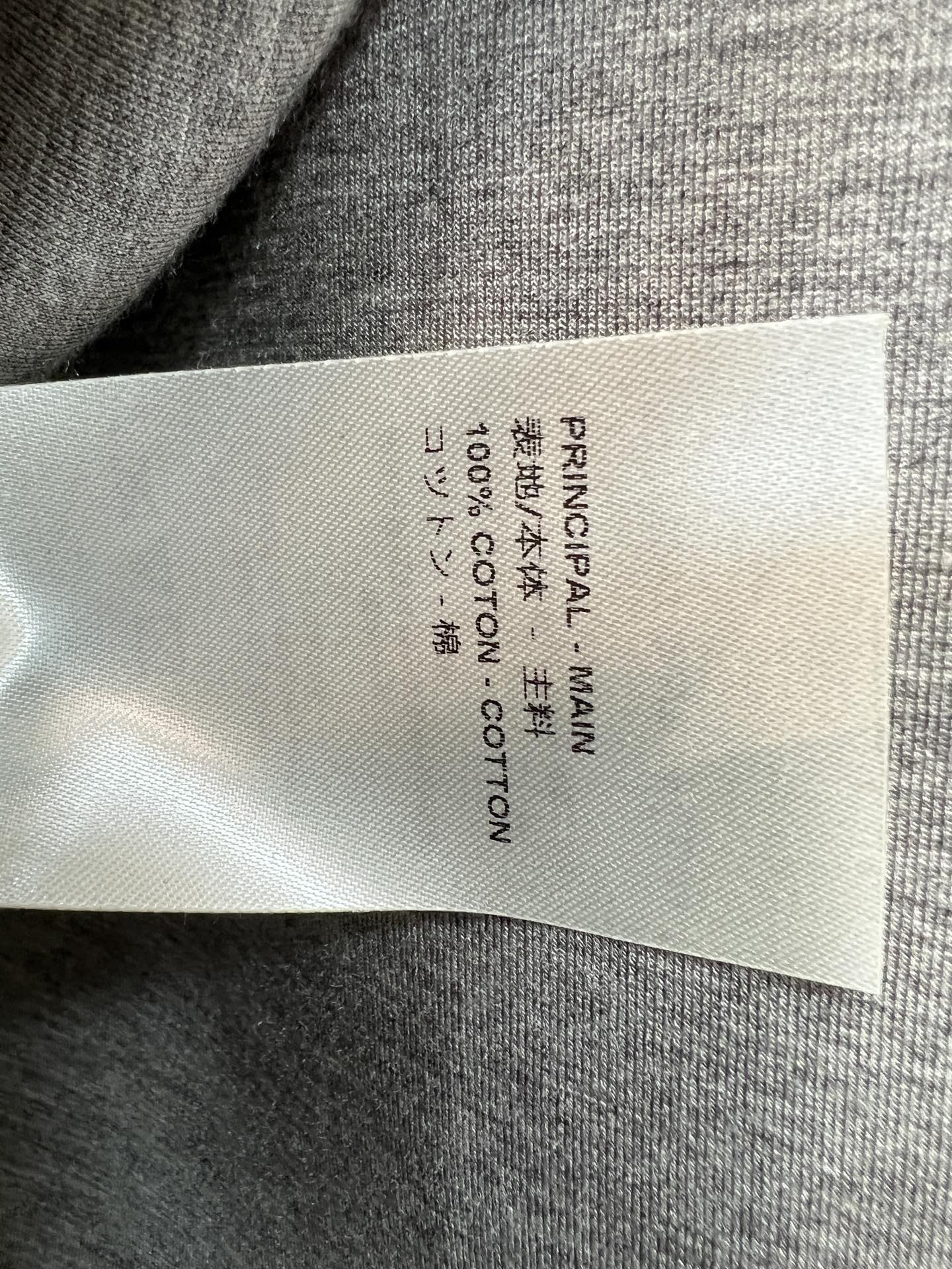 L家 26早秋新款 灰色连帽卫衣 高级灰调简约耐看印花丝巾抽绳 打破基础款单调感 短款宽松版型 轻松拉高腰线显腿长 柔软