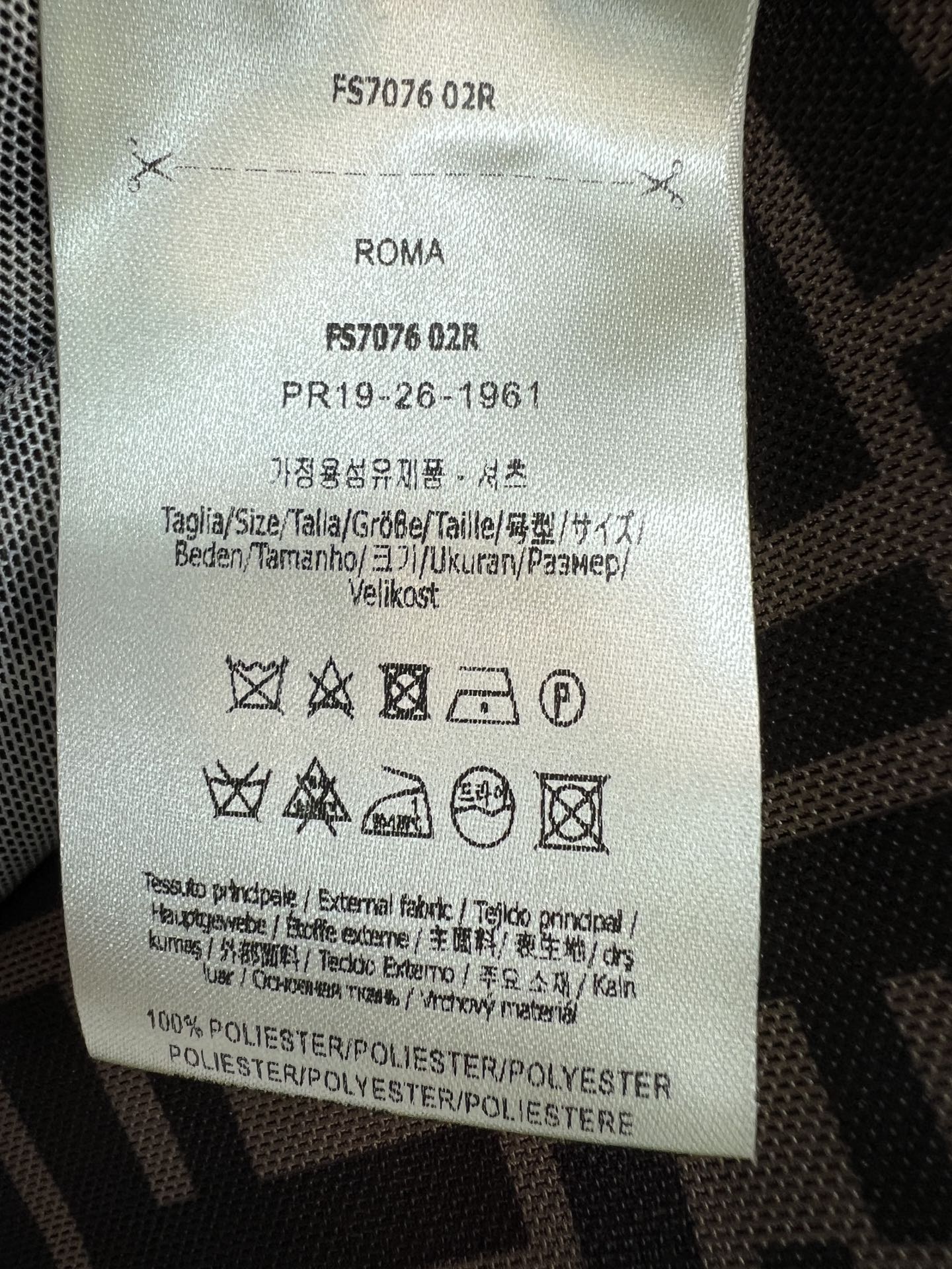 FD家 26早秋新款 双F老花长袖上衣 轻薄微透网纱面料弹力柔软 满印双F标识 圆领版型简约耐看 中部logo印花点缀 