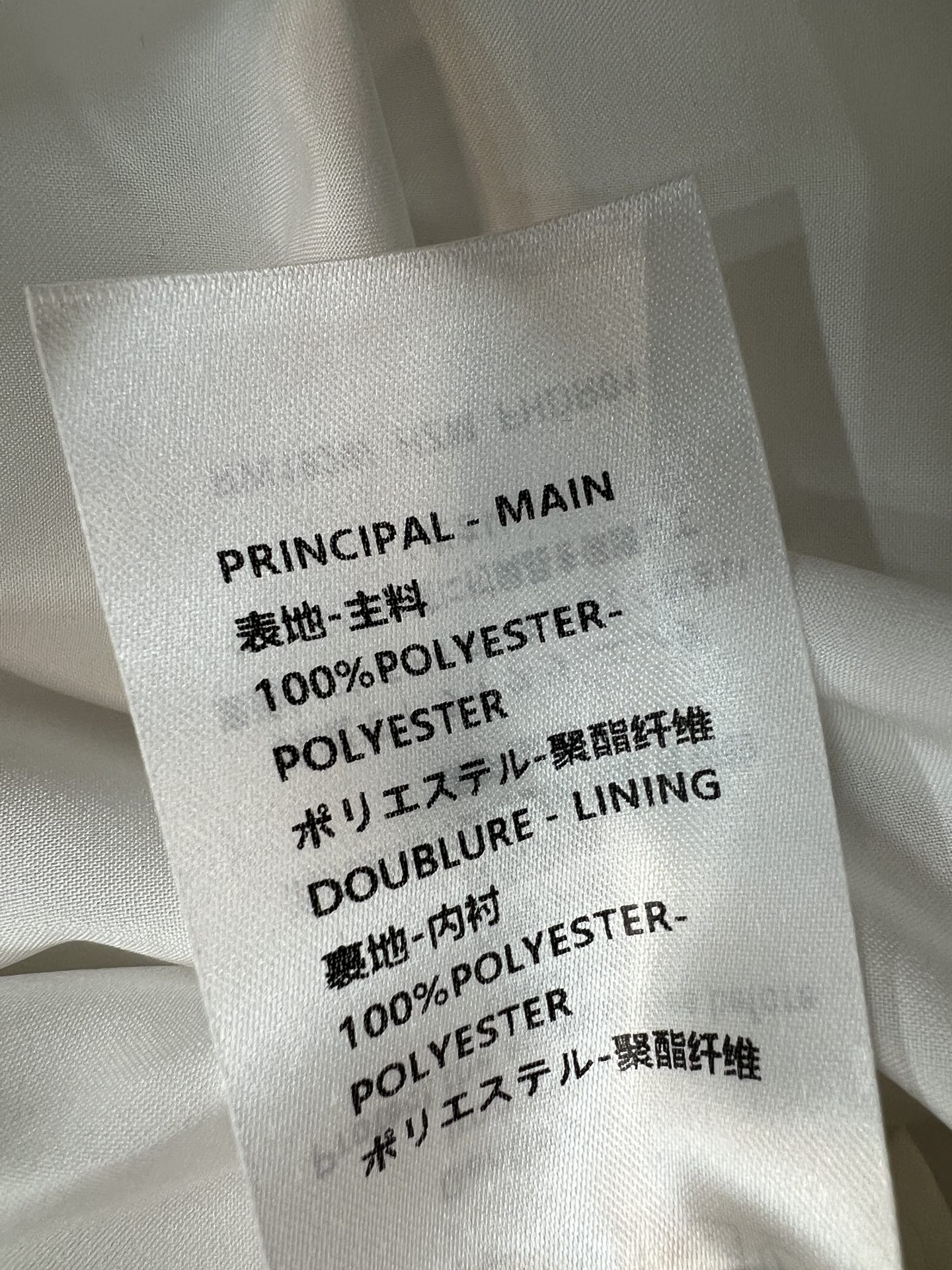 L家 26早秋新款 老花连帽外套 面料轻薄抗皱 经典连帽搭配可调节抽绳 金属拉链顺滑好穿 胸前双拉链口袋丰富层次 下摆抽