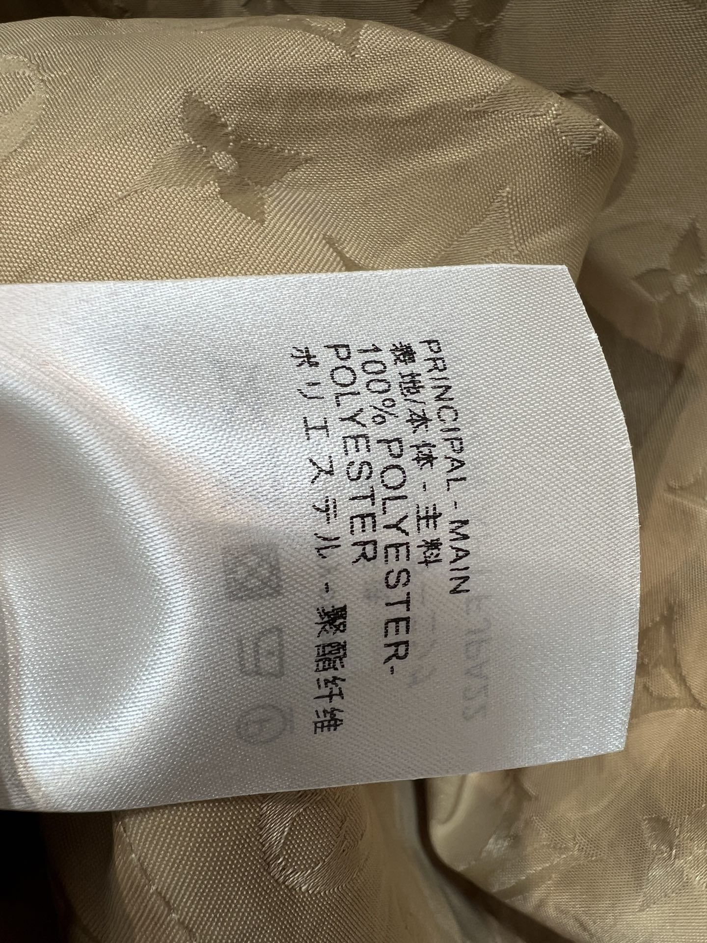 L家 26早秋新款 老花卡其色套装 连帽拉链外套+高腰短裙 全身暗纹老花低调精致 宽松落肩版型随性显瘦 松紧腰A字短裙 