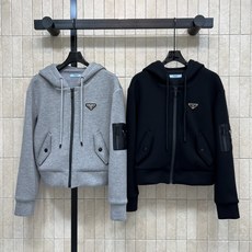 PD家 26早秋新款 连帽卫衣外套 面料软糯厚实 上身舒适显瘦 连帽抽绳设计随性自在 胸前三角标logo辨识度满满 袖子 PD家 26早秋新款 连帽卫衣外套 面料软糯厚实 上身舒适显瘦 连帽抽绳设计随性自在 胸前三角标logo辨识度满满 袖子