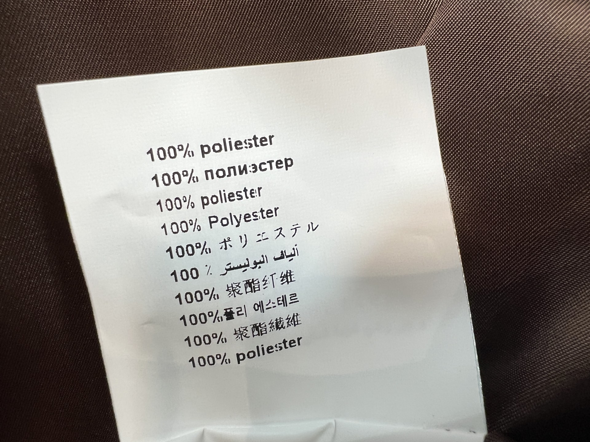 MIU家 26早秋新款 拼皮翻领短款外套 面料顺滑挺括 皮质翻领设计辨识度十足 胸前刺绣logo简约精致 两侧大工装口袋