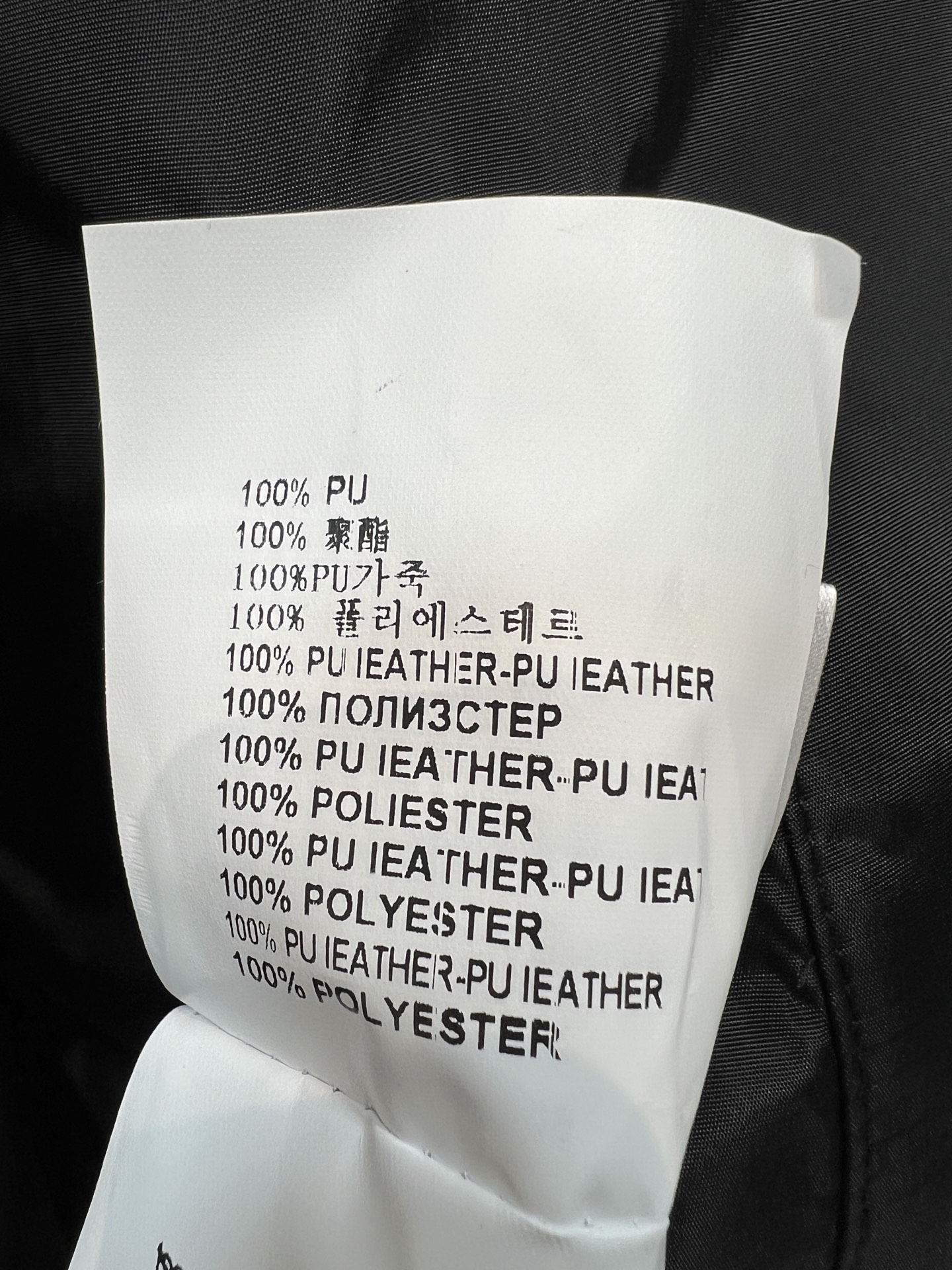 PD家 26早秋新款 连帽双面皮外套 黑色皮质面料 质感细腻顺滑 金属三角标logo提升辨识度 连帽搭配抽绳设计 短款宽