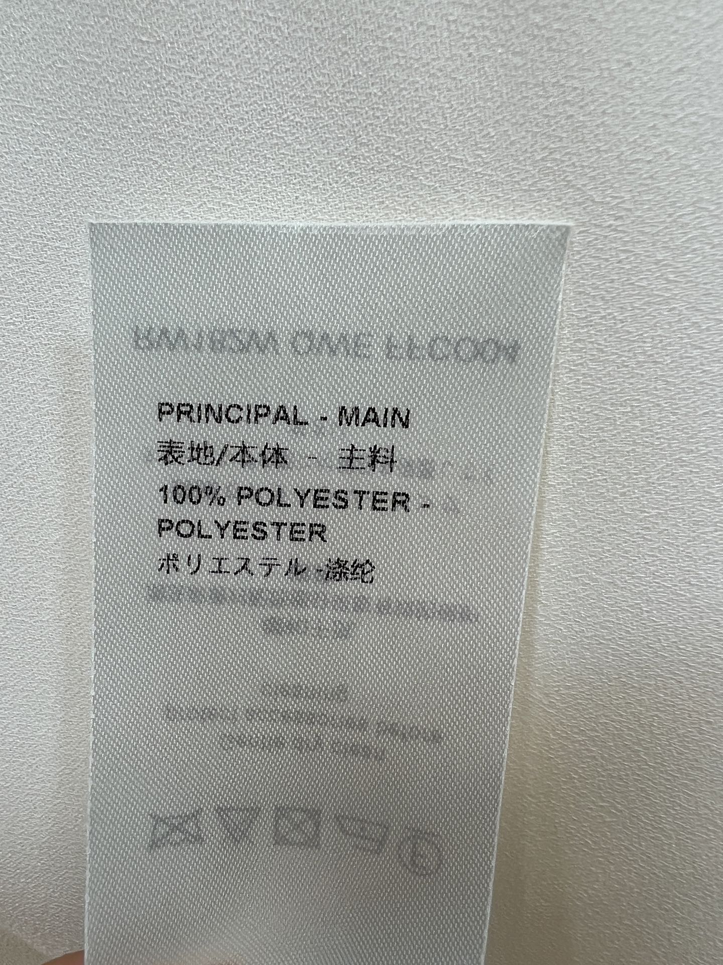 L家 26早秋新款 翻领长袖衬衫上衣 垂顺滑面料 上身轻薄透气 胸前立体压褶有层次感 搭配印花丝巾 精致氛围感拉满宽松版