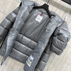 MO家 26秋冬新款 连帽羽绒外套 自带光泽质感 大气耐看 可拆卸帽子搭配立领护颈 锁温防风 横向大方格90鹅绒填充 蓬 MO家 26秋冬新款 连帽羽绒外套 自带光泽质感 大气耐看 可拆卸帽子搭配立领护颈 锁温防风 横向大方格90鹅绒填充 蓬