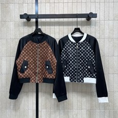 L家 26早秋新款 老短款夹克外套 面料顺滑有型 立领棒球领 衣身满印复古老花 袖子撞色拼接皮质面料 层次感十足 单排纽 L家 26早秋新款 老短款夹克外套 面料顺滑有型 立领棒球领 衣身满印复古老花 袖子撞色拼接皮质面料 层次感十足 单排纽