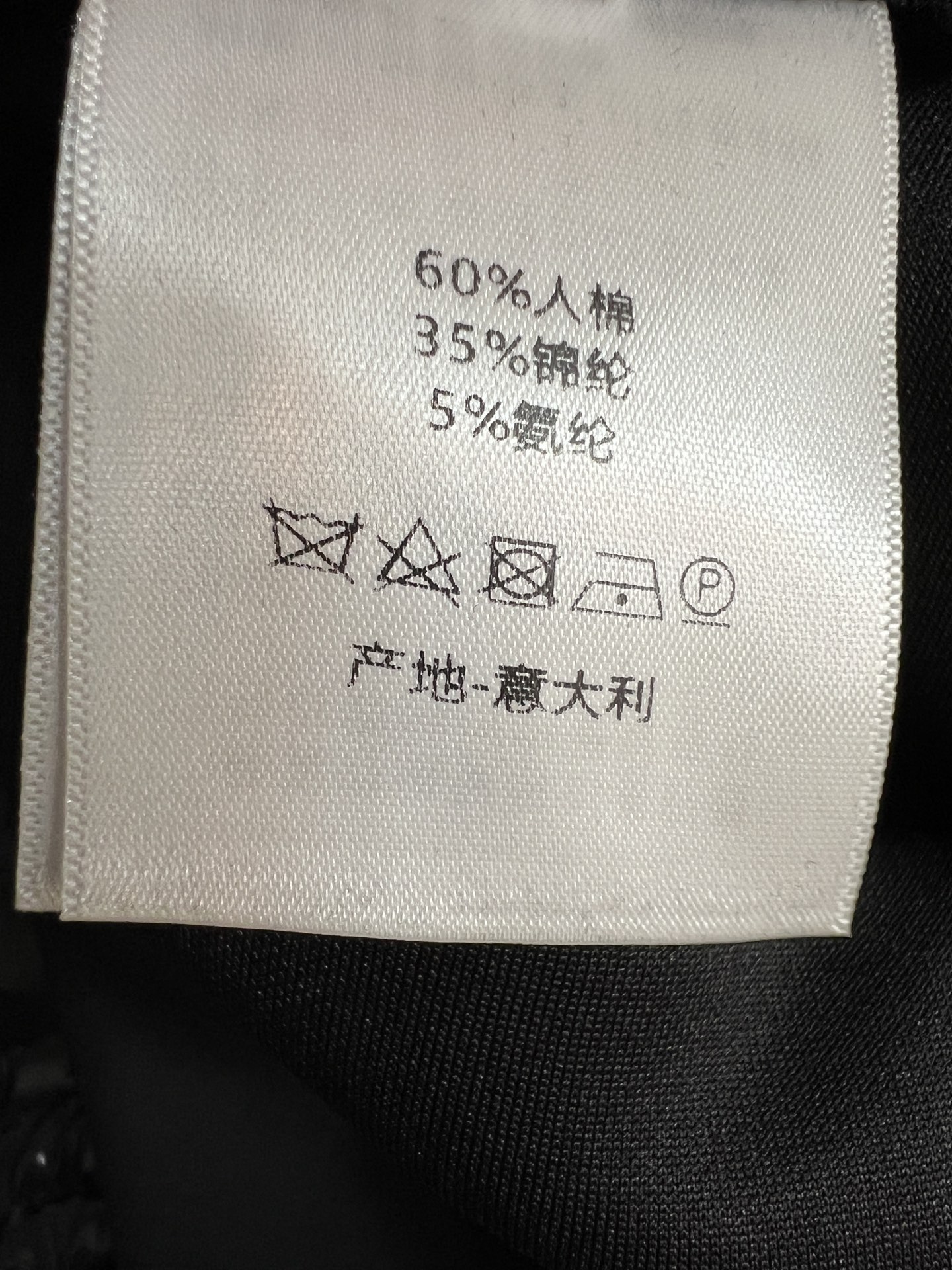 D家 26早秋新款 黑色字母腰头小脚裤 腰头撞色logo织带 辨识度拉满 裤身精致圆形刺绣点缀 细节感十足 高弹修身版型