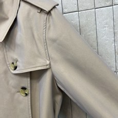 BUR家 26早秋新款 收腰中长款风衣 复古翻领搭配肩章设计 双排扣门襟经典大气 配套腰带可收束腰线 袖口束带细节 大插 BUR家 26早秋新款 收腰中长款风衣 复古翻领搭配肩章设计 双排扣门襟经典大气 配套腰带可收束腰线 袖口束带细节 大插