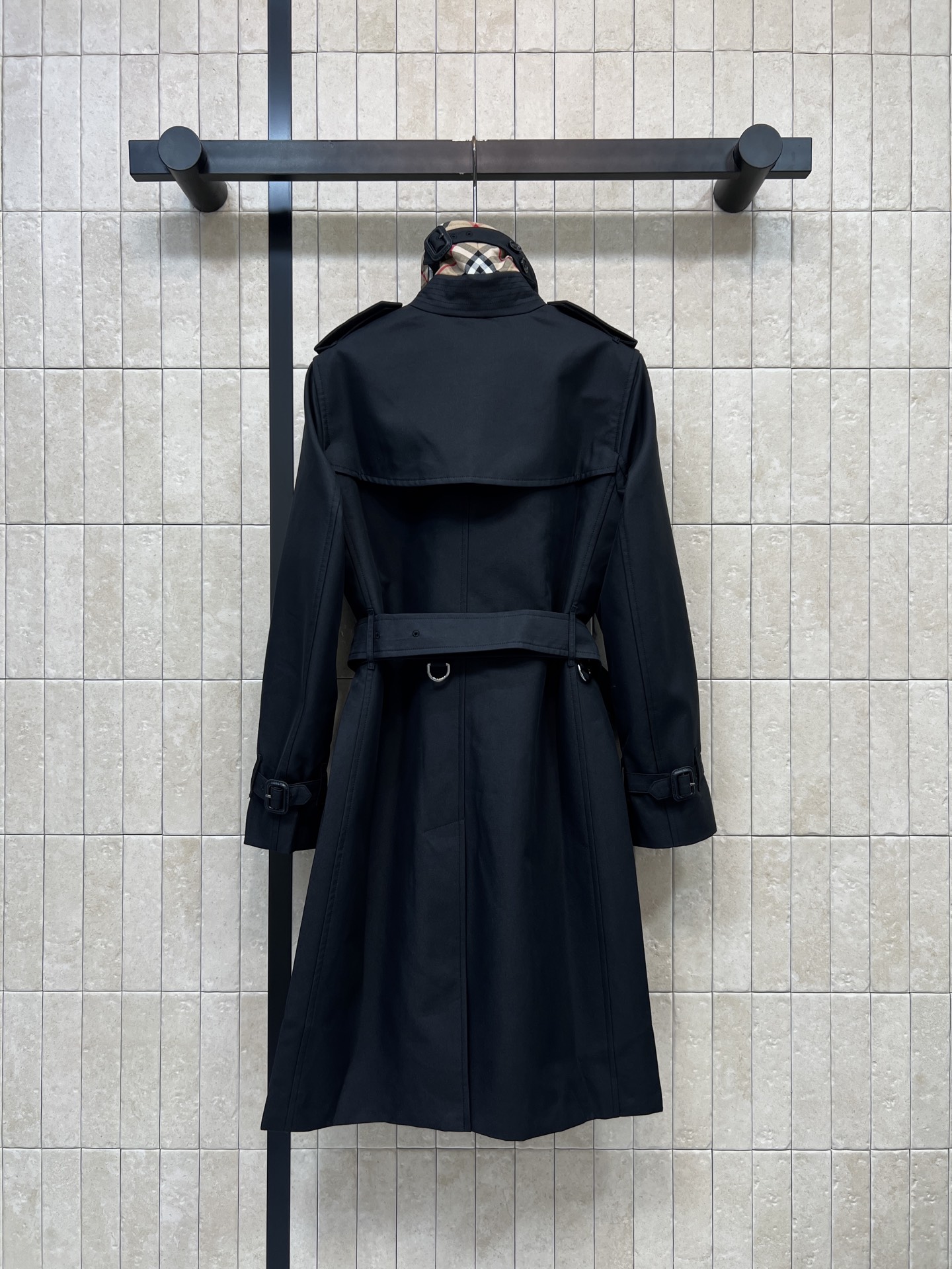 BUR家 26早秋新款 收腰中长款风衣 复古翻领搭配肩章设计 双排扣门襟经典大气 配套腰带可收束腰线 袖口束带细节 大插