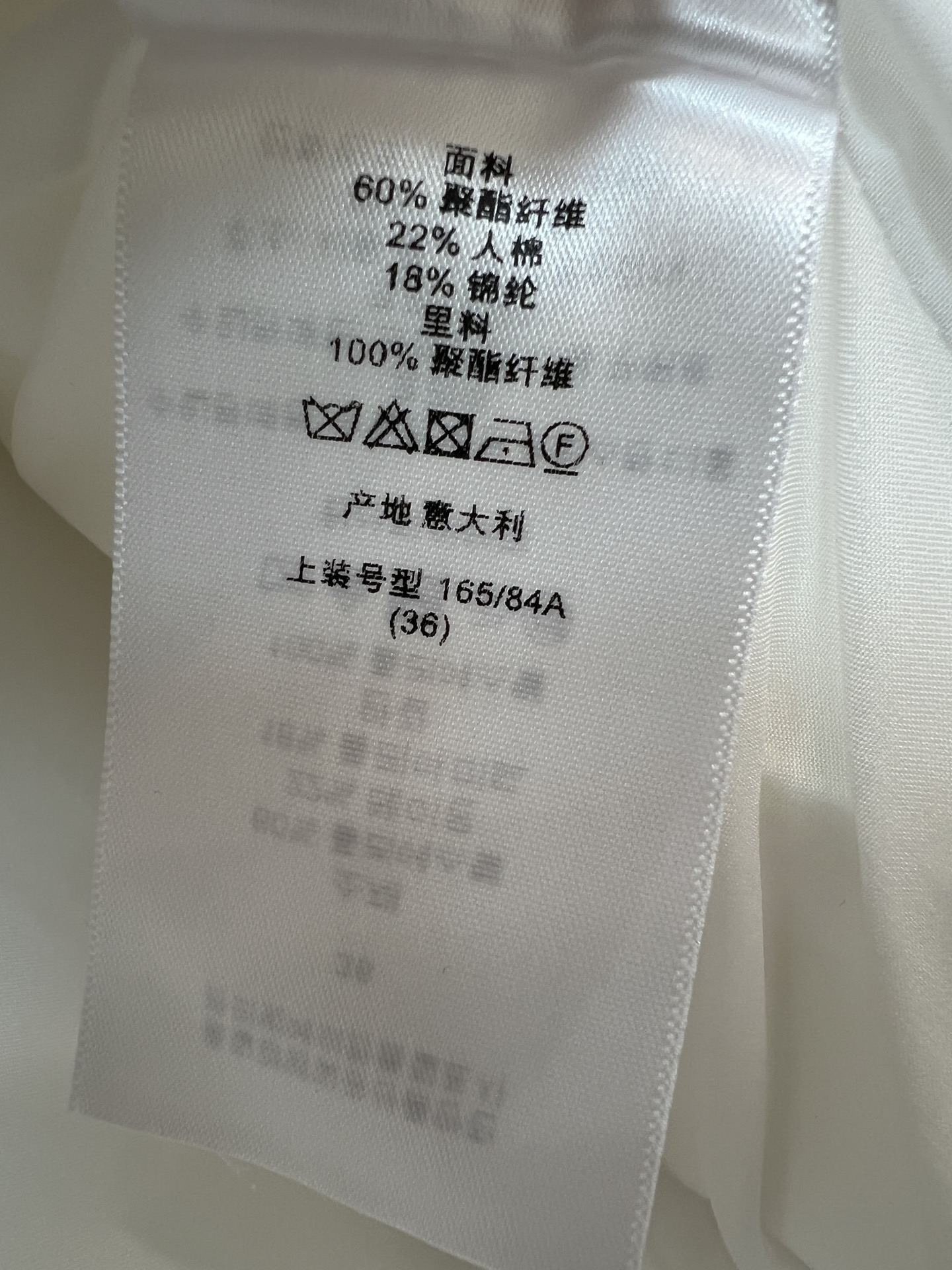D家 26早秋新款 白色短款小香风外套 白色肌理面料 质感细腻高级 中式小立领搭配领口蝴蝶结+金属蝴蝶结点缀 细节氛围感
