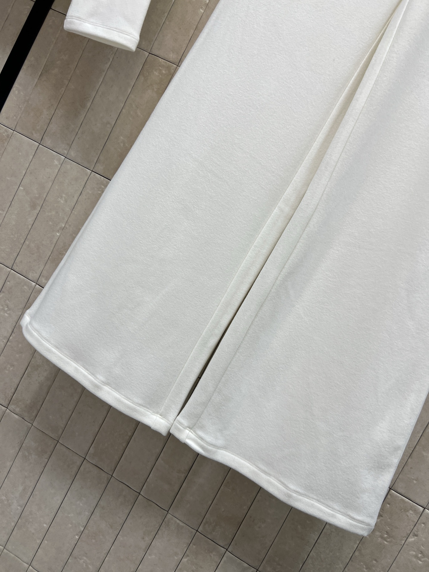 D家 26早秋新款 连帽休闲两件套 连帽外套+高腰阔腿长裤 撞色拉链细节很出彩 宽松落肩剪裁 利落显比例 垂感阔腿长裤 