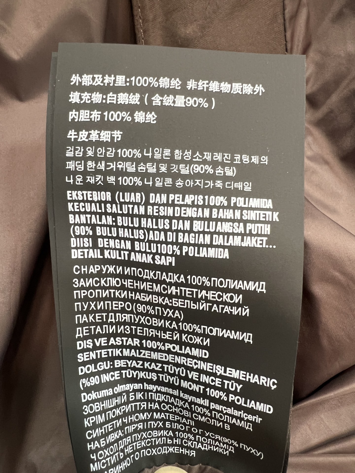 PD家 26秋冬新款 高领羽绒马甲 经典立领版型防风 胸前三角标精致点缀 大方块90鹅绒饱满蓬松 保暖度在线 短款剪裁优
