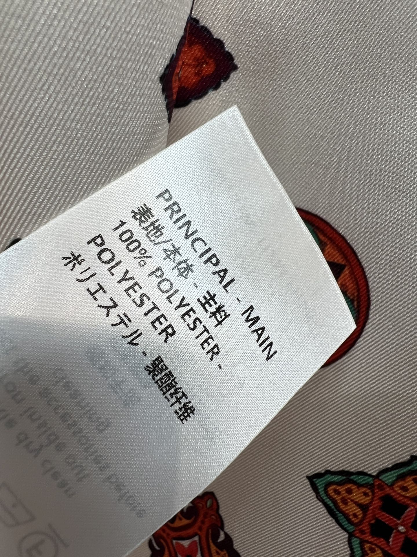 L家 26早秋新款 印花衬衫套装 长袖衬衫+高腰半裙 精致复古满印图案 配色浓郁氛围感十足 衬衫搭配蝴蝶结领饰 翻领长袖