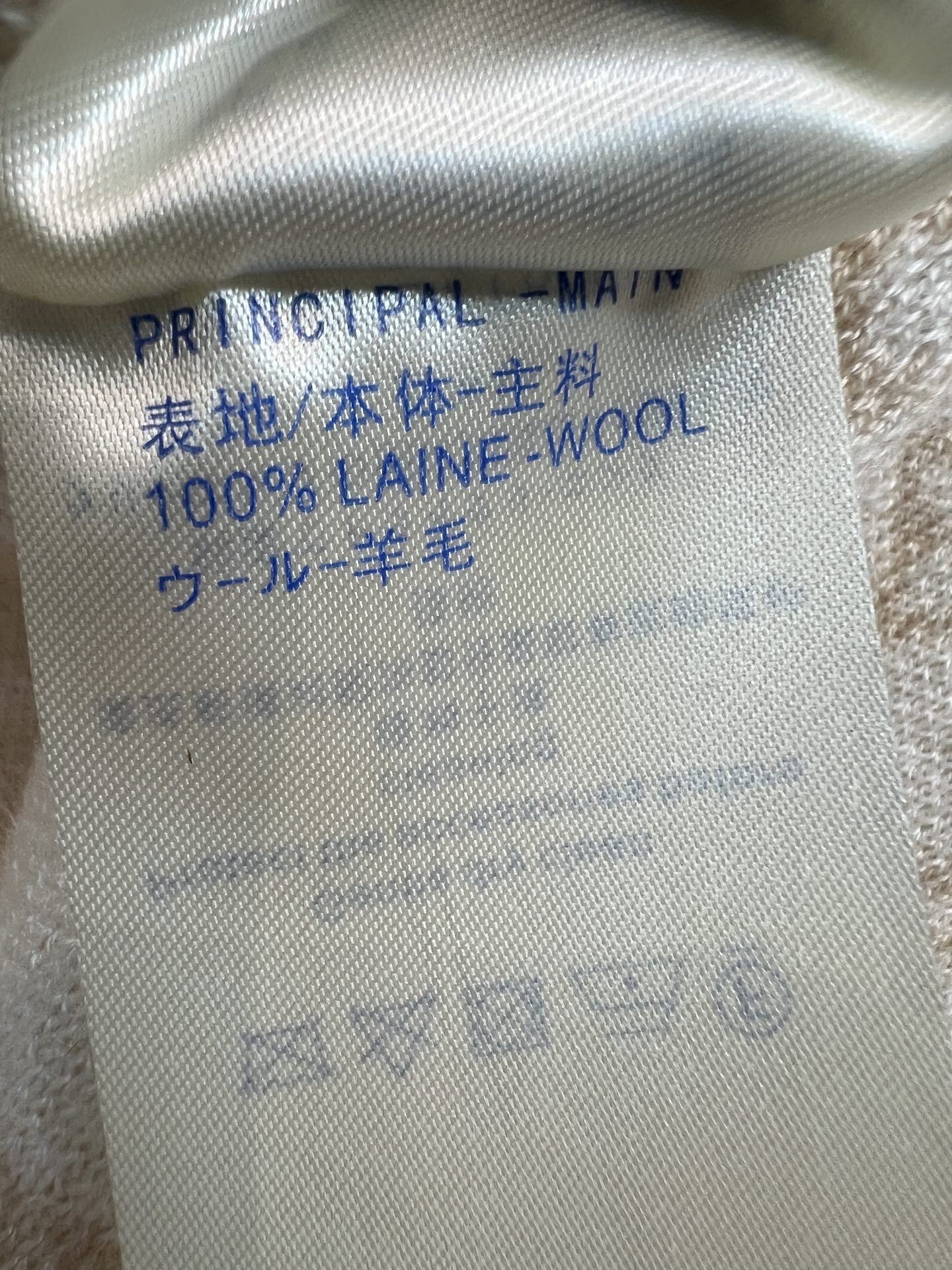 L家 26早秋新款 提花圆领针织开衫 羊毛针织面料软糯细腻 经典老花提花简约圆领版型 搭配金属质感圆扣 精致感拉满 袖口