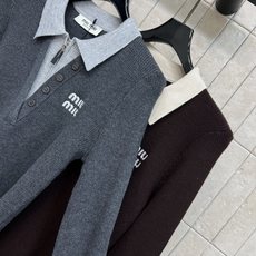 MIU家 26早秋新款 Polo领半拉链针织上衣 羊毛针织面料软糯亲肤 撞色翻领设计 半拉链搭配装饰扣 层次感十足 胸前 MIU家 26早秋新款 Polo领半拉链针织上衣 羊毛针织面料软糯亲肤 撞色翻领设计 半拉链搭配装饰扣 层次感十足 胸前