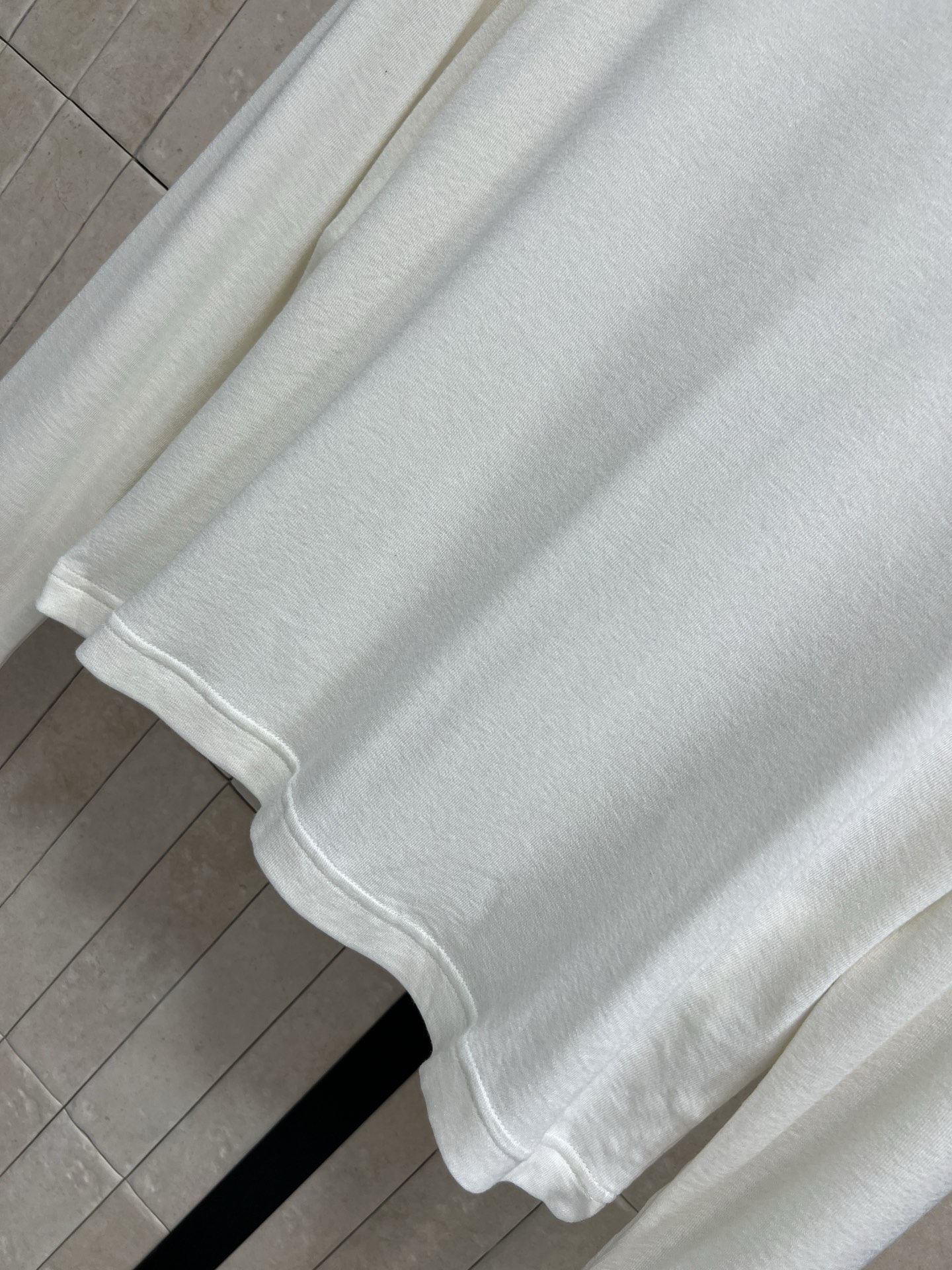 PD家 26早秋新款 圆领长袖上衣 面料柔软新疆 亲肤弹力好 小圆领版型简约利落 胸前精致logo点缀 低调不浮夸 轻松